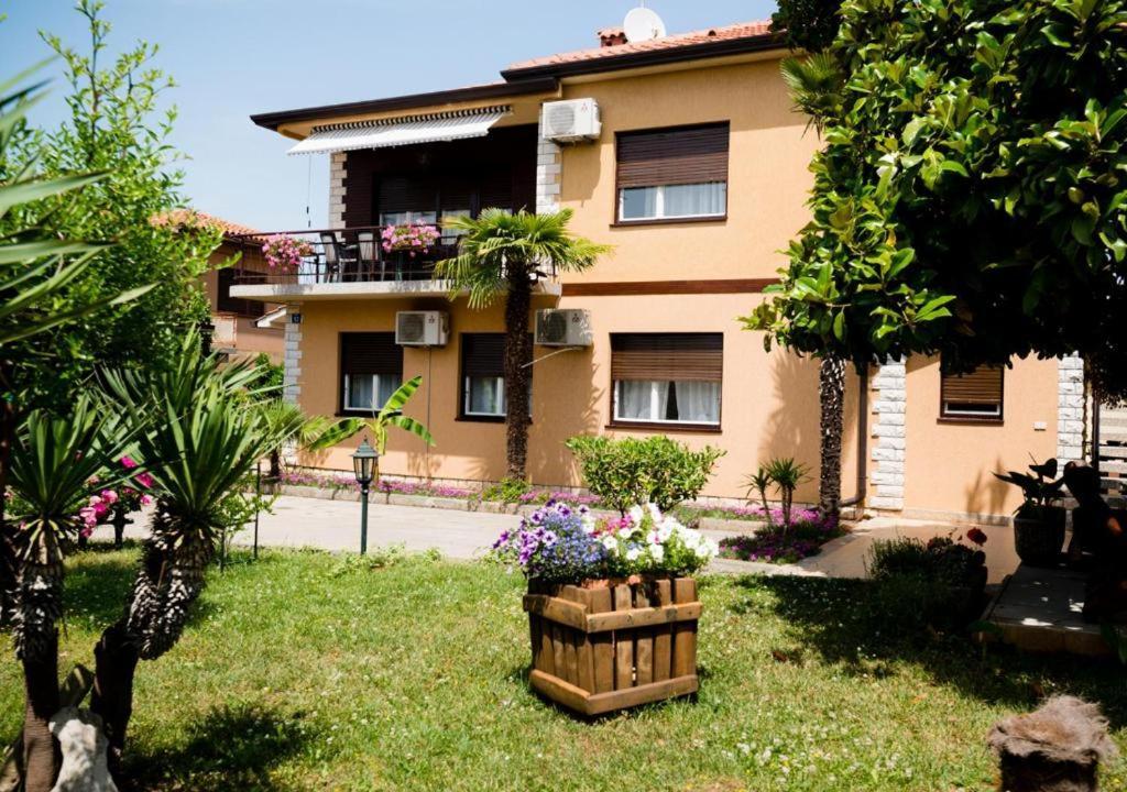 Apartment Anna Umag Exterior photo