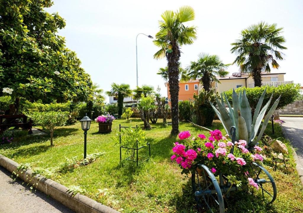 Apartment Anna Umag Exterior photo